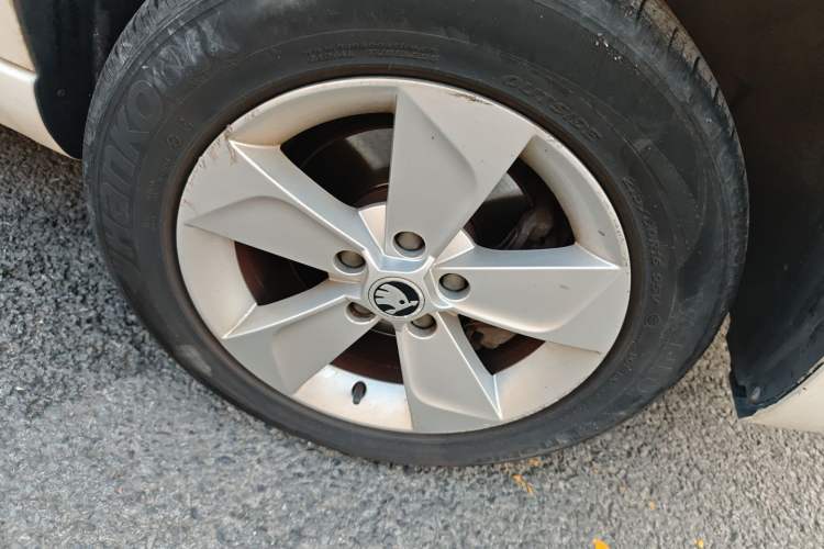 Used Skoda Yeti 2016 1.4TSI DSG Advanced Edition Right Front Wheel Hub