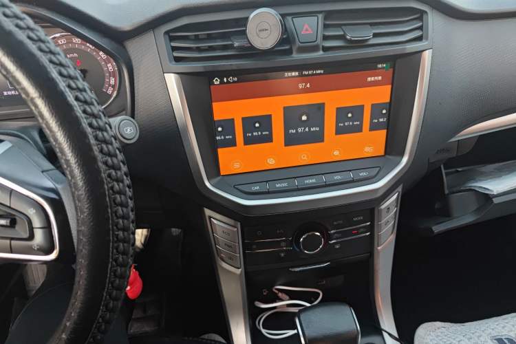 Used SAIC MAXUS T60 2017 2.0T Gasoline Automatic Two-Wheel Drive High-Ride Comfort-Grade Standard Cabin