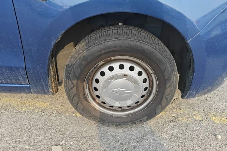 Used Chevrolet Sail 2013 Sedan 1.2L Manual Fashionable Happiness Edition Right Front Wheel Hub