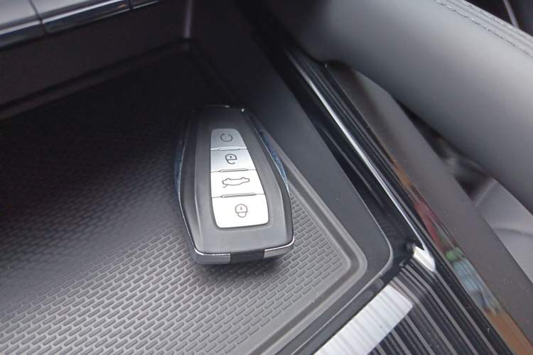 Used Geely Auto Monjaro L 2024 2.0TD DCT EVO Two-Wheel Drive Long-Range Version Vehicle Key