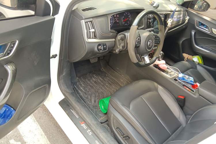 Used Roewe i6 2020 PLUS 1.6L CVT 4G Connected Glory Flagship Edition