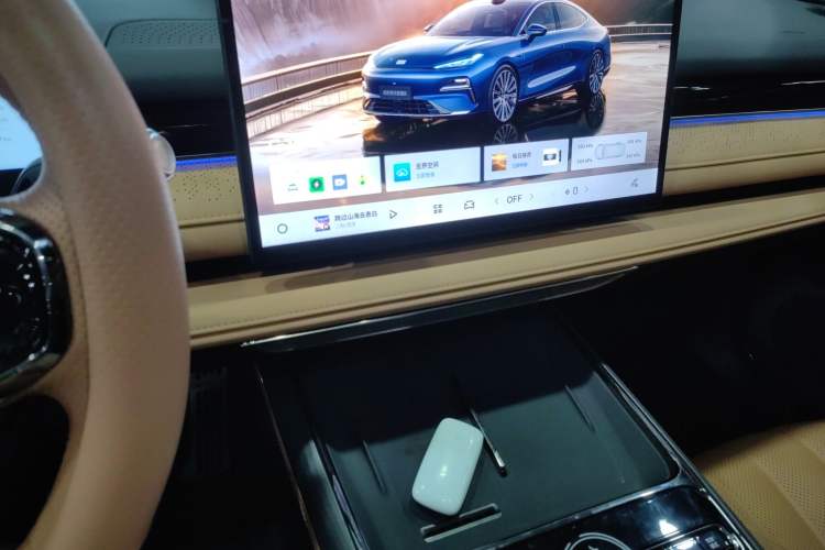 Used Geely Galaxy 8 2025 130km EM-P Exploration Edition Audio And AC Panel