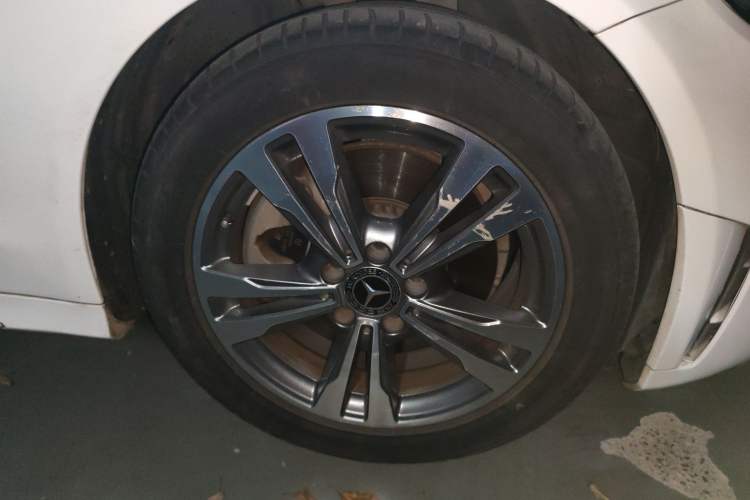 Used Mercedes-Benz C-Class 2019 C 180 L Fashion Edition Sport Version Right Front Wheel Hub