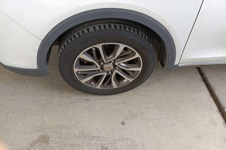 Used Baojun 730 2019 1.5L Manual Fashion Model 7-seater China VI Left Front Wheel Hub