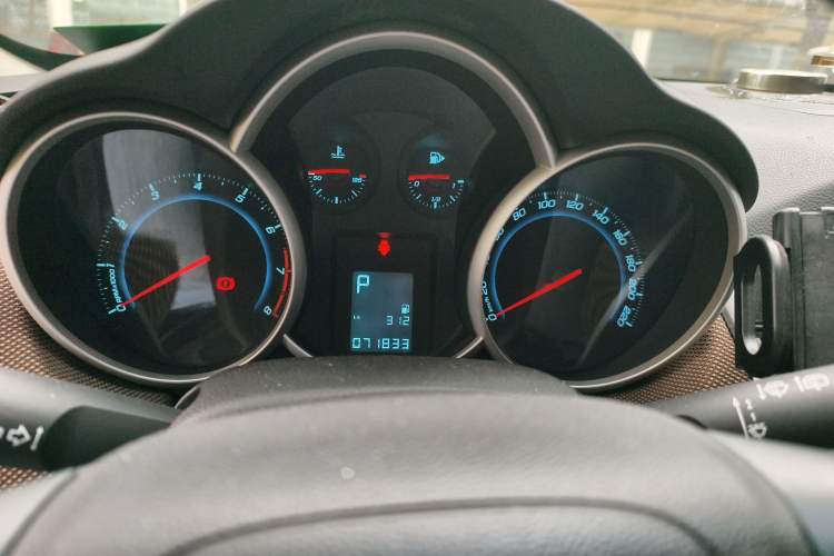 Used Chevrolet Cruze 2013 Hatchback 1.6L Automatic Luxury Model Instrument Cluster