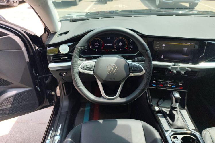 Used Volkswagen Passat 2025 Premium Version 380TSI Dragon Edition Steering Wheel