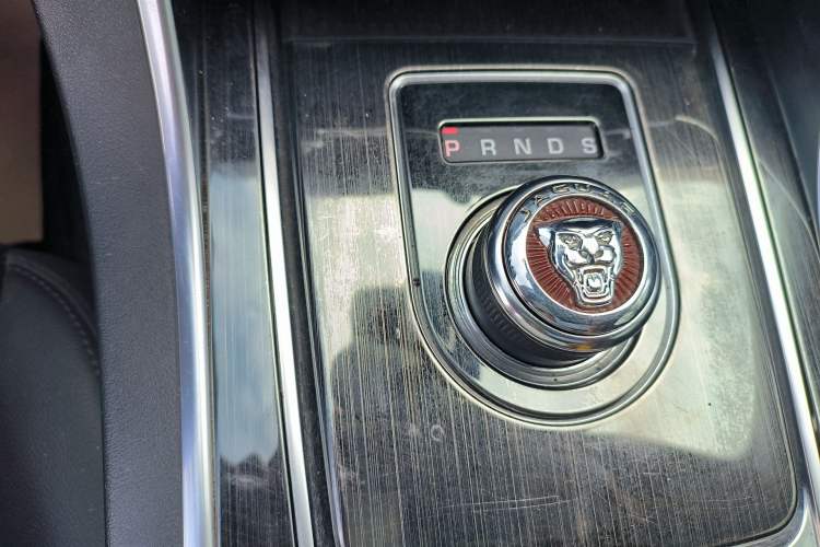 Used Jaguar XEL 2019 2.0T 200 PS Elite Edition Gear Lever