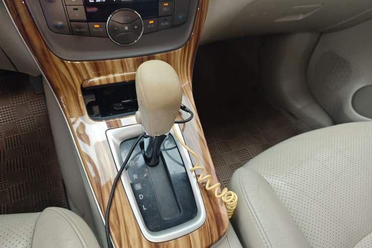 Used Nissan Sylphy 2014 1.6XV CVT Deluxe Edition Gear Lever