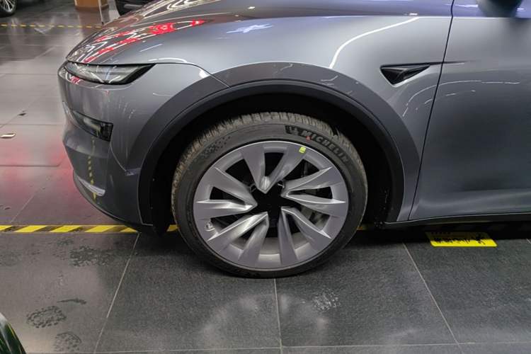 Used Tesla Model Y 2026 Long-Range All-Wheel-Drive Model
