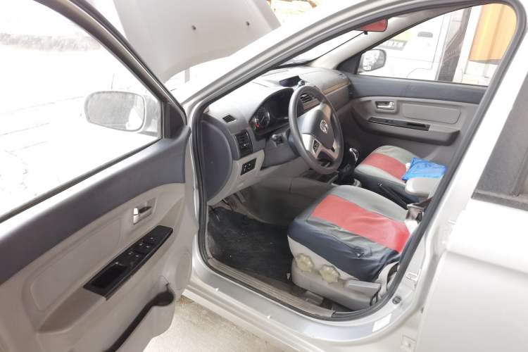 Used BAIC Weiwang M20 2014 1.5L Comfort Version BJ415B Driver Seat