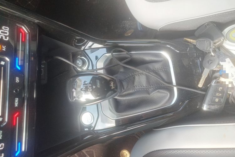 Used Volkswagen T-ROC 2025 300TSI DSG Two-Wheel Drive Chen Guang Edition