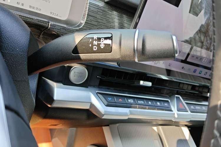 Used Tank 400 New Energy 2026 Model—Hi4-Z Smart Enjoyment Version Gear Lever