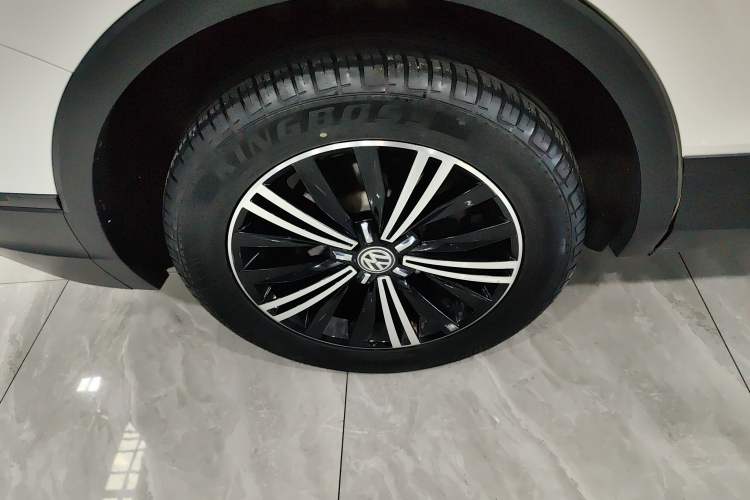 Used Volkswagen Tiguan L 2020 330TSI Automatic Two-Wheel Drive Luxury Edition China VI Standard
