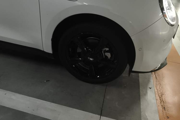 Used ORA Good Cat 2024 401 km Luxury Version 126 kW Right Front Wheel Hub