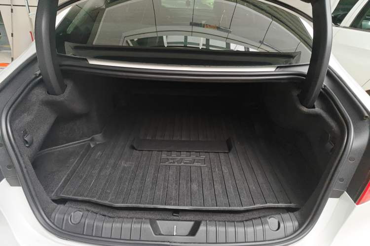 Used Jaguar XFL 2018 XFL 2.0T 250 PS Luxury Edition Trunk