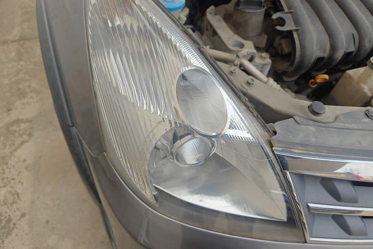 Used Nissan Livina 2010 JINRUI Edition 1.6L Automatic Standard Model Right Front Headlight