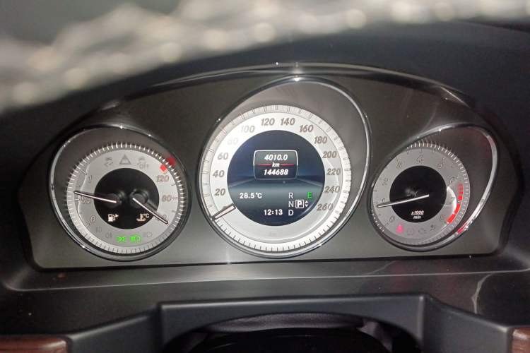 Used Mercedes-Benz GLK-Class 2015 GLK 300 4MATIC Fashion Edition Ultimate Version Odometer Close Up