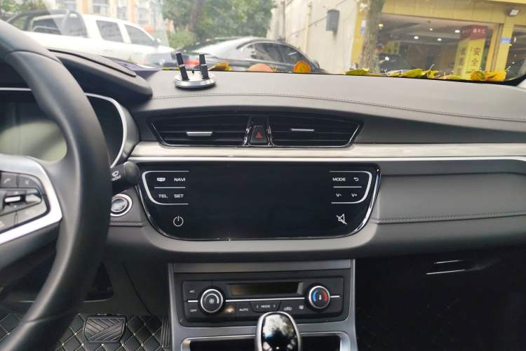 Used Geely Auto Emgrand 2019 Leading Edition 1.5L CVT Upward-Connected Model China VI Standard