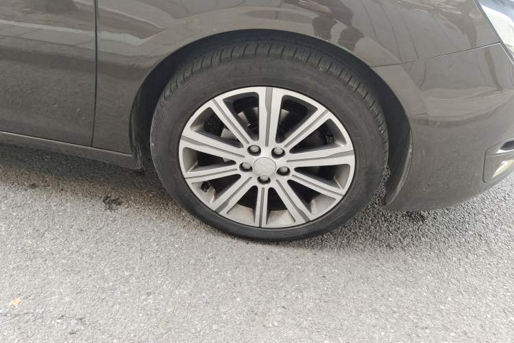 Used Peugeot 408 2015 1.2T Automatic Luxury Edition Right Front Wheel Hub