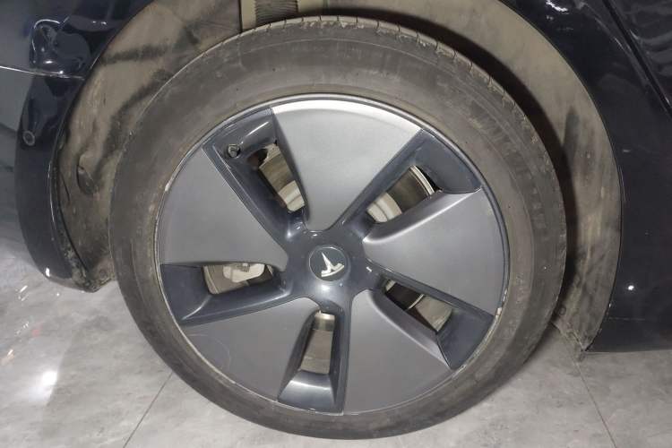 Used Tesla Model 3 2022 Rear-Wheel-Drive Version Right Rear Wheel Hub