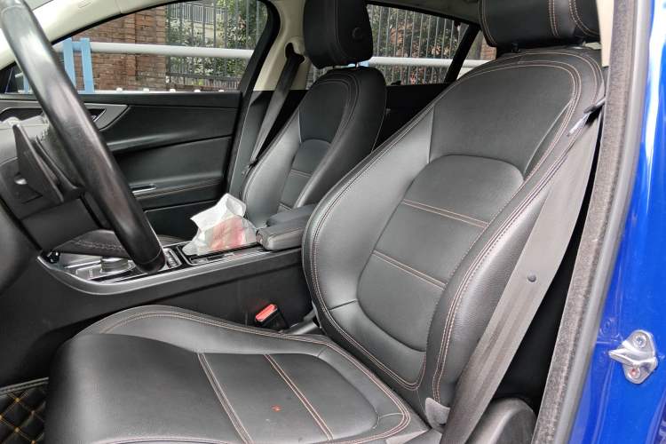 Used Jaguar XEL 2018 2.0T 200 PS Luxury Edition Left Front Seat