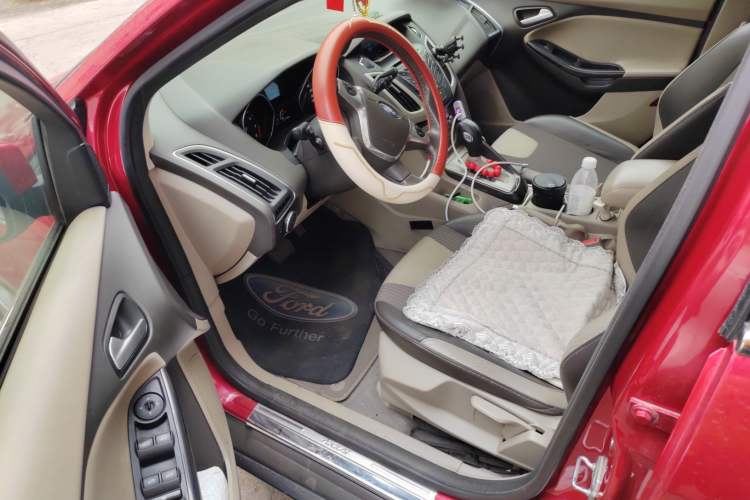 Used Ford Focus 2012 Hatchback 1.6L Automatic Fashion Edition Driver Seat