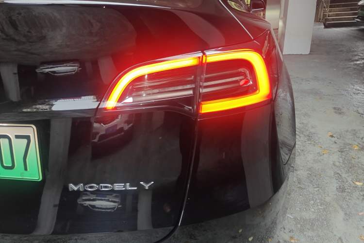 Used Tesla Model Y 2021 Standard Range Rear-Wheel Drive Version
