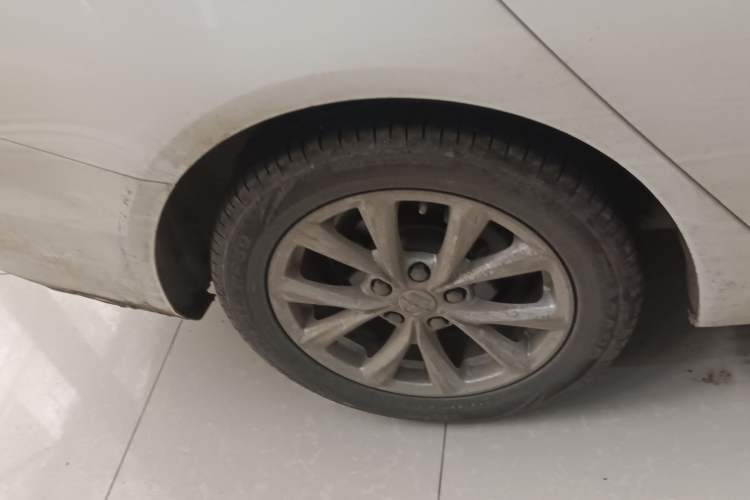 Used Roewe i5 2020 1.5L Manual 4G Connect Luxury Edition Exterior 5