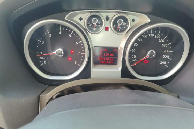 Used Ford Focus 2011 Sedan 1.8L Automatic Fashion Edition
