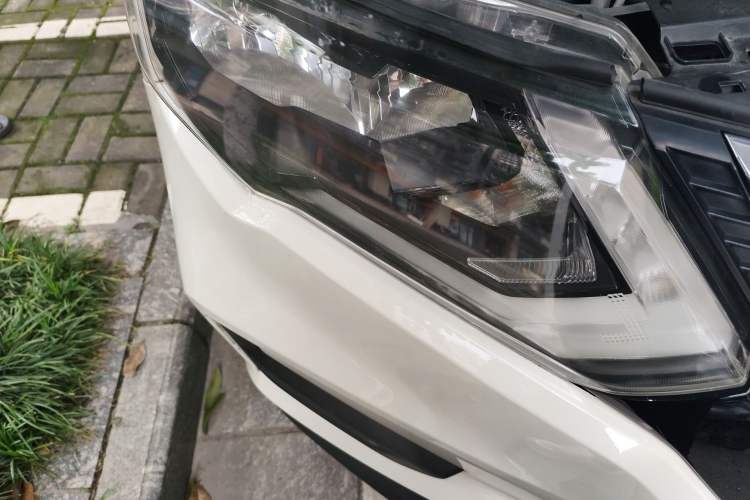 Used Nissan X-Trail 2019 2.0L CVT Comfort Edition 2WD Right Front Headlight
