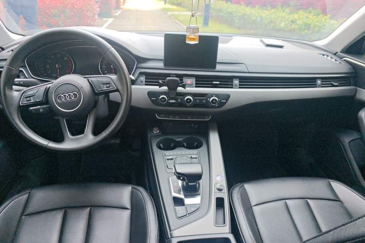 Used Audi A4L 2018 30th Anniversary Edition 40 TFSI Trendy Model