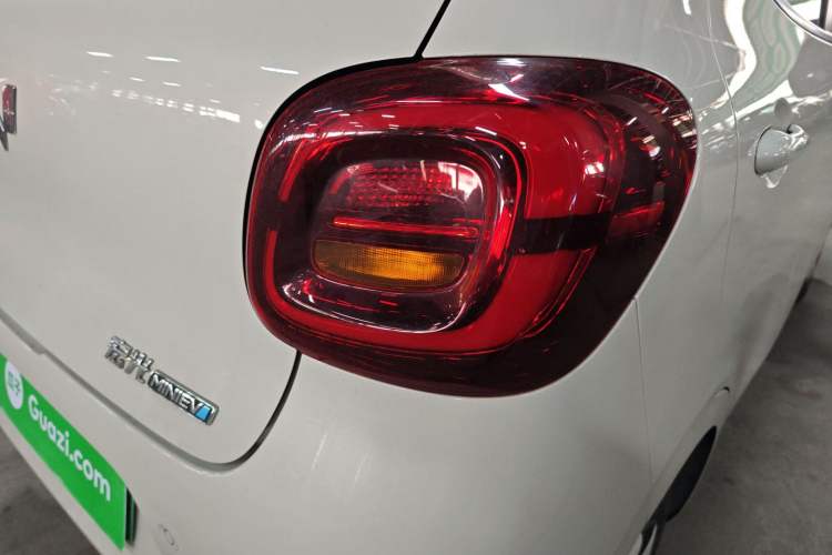 Used Wuling Hongguang MINIEV 2025 Four-Door Version Advanced Edition Right Rear Taillight
