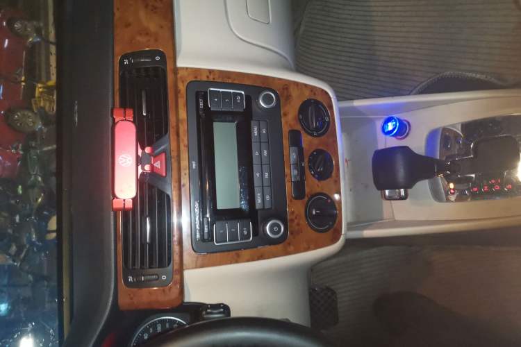 Used Volkswagen Bora 2008 1.6L Automatic Comfort Edition Audio And AC Panel