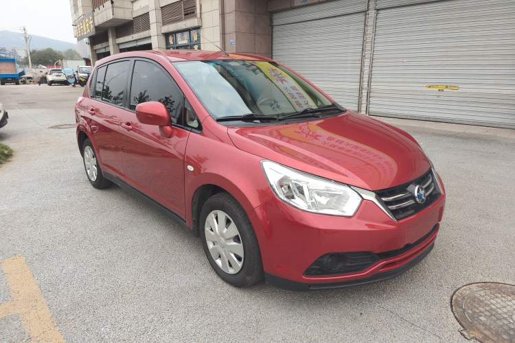 Used Venucia R50 2015 1.6L Automatic Fashion Edition
