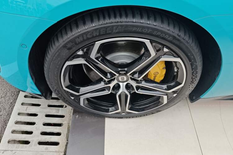 Used Xiaomi Auto SU7 2024 Four-Wheel Drive Ultra-Long Range Advanced Intelligent Driving Max Edition