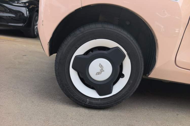 Used Wuling Hongguang MINIEV 2022 Macaron Premium Model – Lithium Ternary Battery Right Rear Wheel Hub