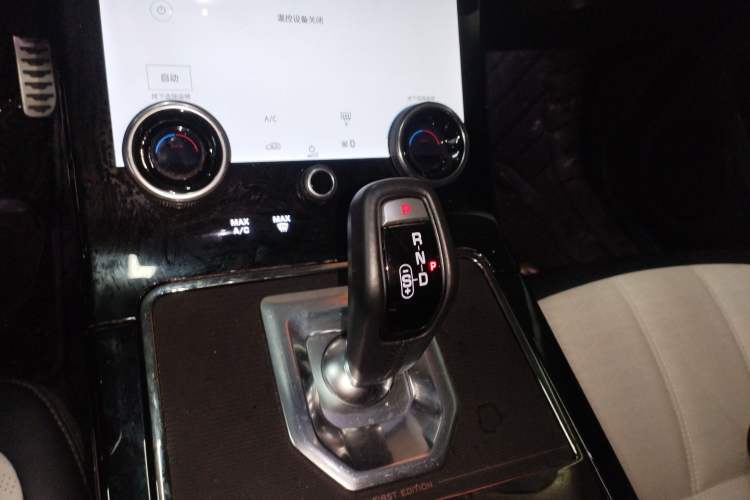 Used Land Rover Range Rover Evoque 2021 Range Rover Velar L 249PS R-Dynamic First Edition
