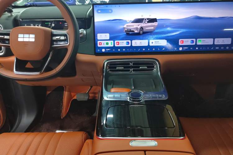 Used Geely Galaxy M9 2025 Model 210km Four-Wheel-Drive Leading Edition Audio And AC Panel