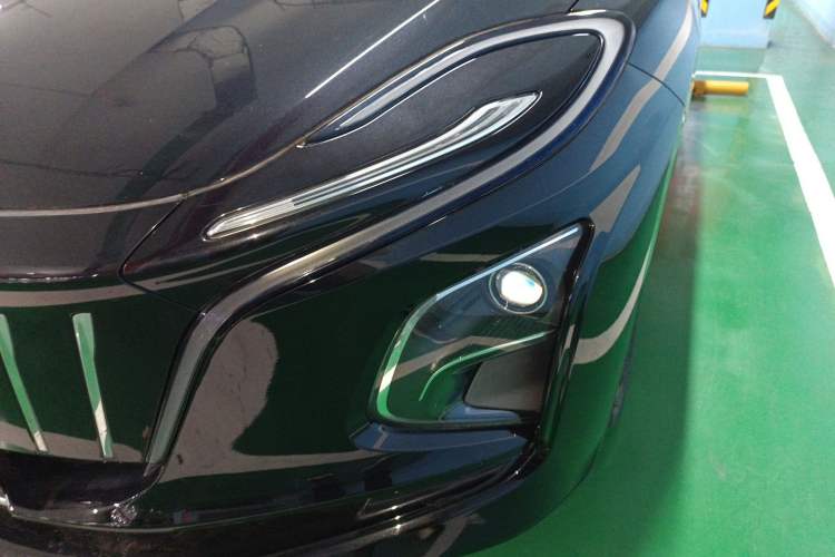 Used Hongqi E-QM5 2022 431 km Charge & Enjoy Edition
