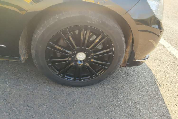 Used Mercedes-Benz E-Class 2013 E 260 L CGI Elegant Model Right Front Wheel Hub