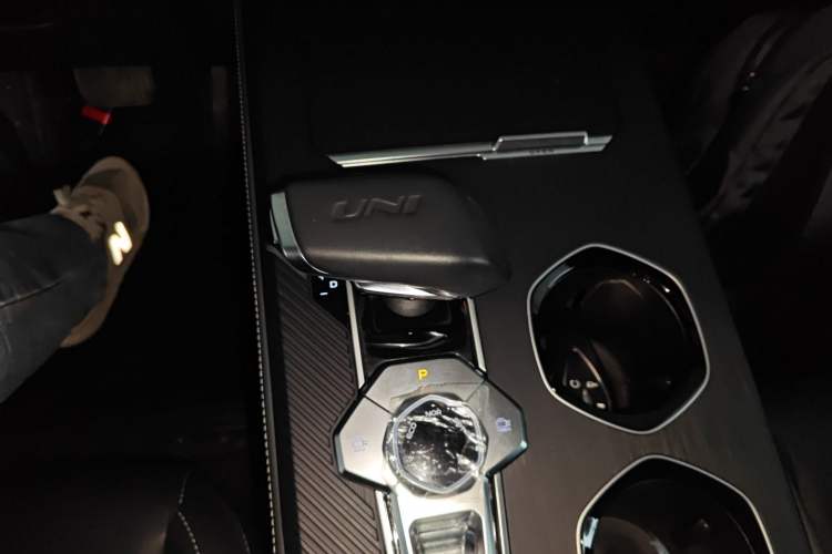 Used Changan UNI-K 2023 2.0T Two-Wheel Drive YueShang Trim
