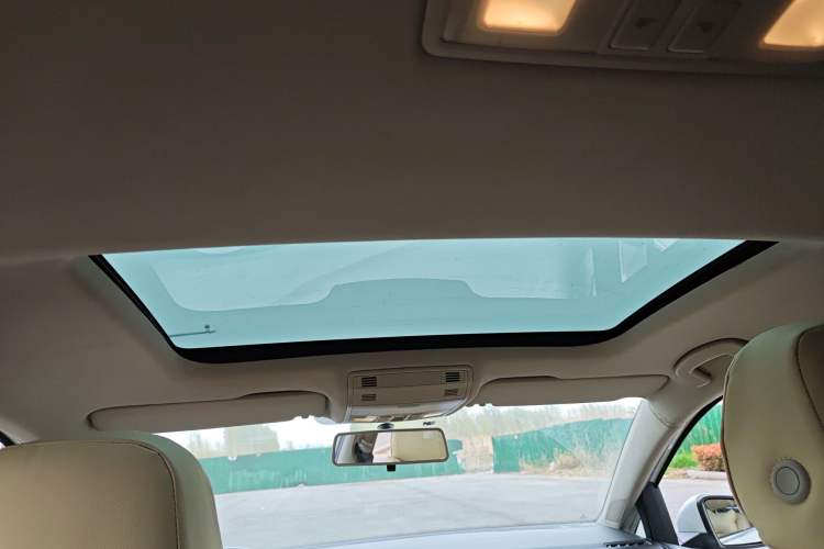 Used Volkswagen Golf 2014 1.4TSI Automatic Comfort Model Headliner