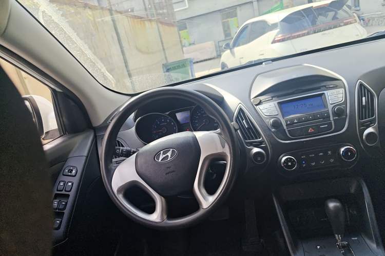 Used Hyundai ix35 2013 2.0L Automatic 2WD Comfort GL China IV Standard Steering Wheel