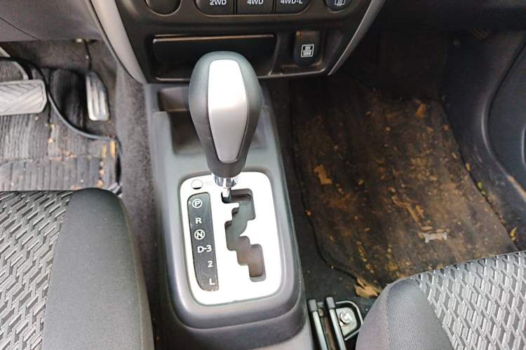 Used Suzuki Jimny 2015 1.3 AT JLX Gear Lever