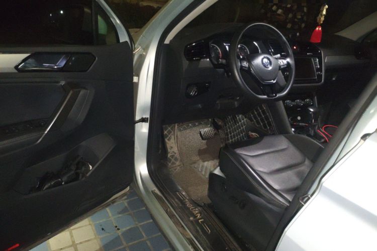 Used Volkswagen Tiguan L 2017 330TSI Automatic Two-Wheel Drive Luxury Edition