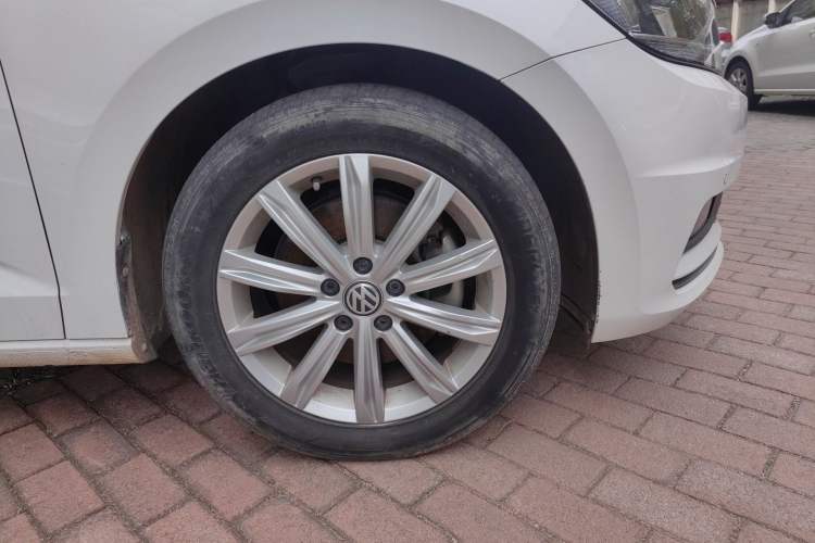 Used Volkswagen Touran 2021 Touran L 280TSI DSG Comfort Edition 7 Seats Right Front Wheel Hub