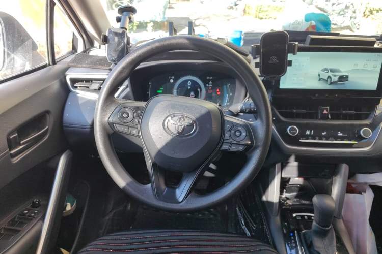 Used Toyota Corolla Cross 2024 2.0L Smart Electric Hybrid Dual-Engine Pioneer Edition
