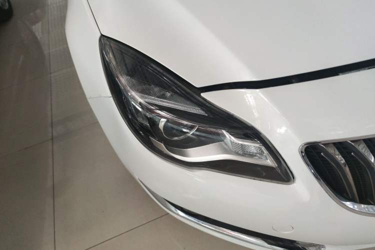 Used Buick Regal 2014 2.0L Elite Fashion Edition Right Front Headlight