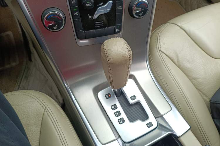 Used Volvo XC60 2012 T5 Comfort Edition Gear Lever