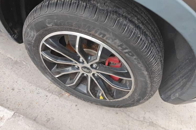 Used FAW Senya R7 2017 1.6L Manual Luxury Model Right Front Wheel Hub